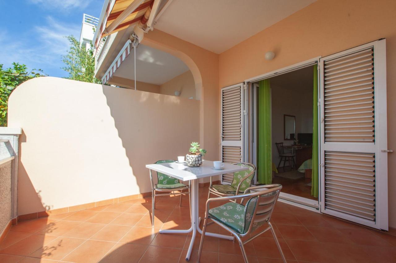 Vila Nives Podgora Exterior photo