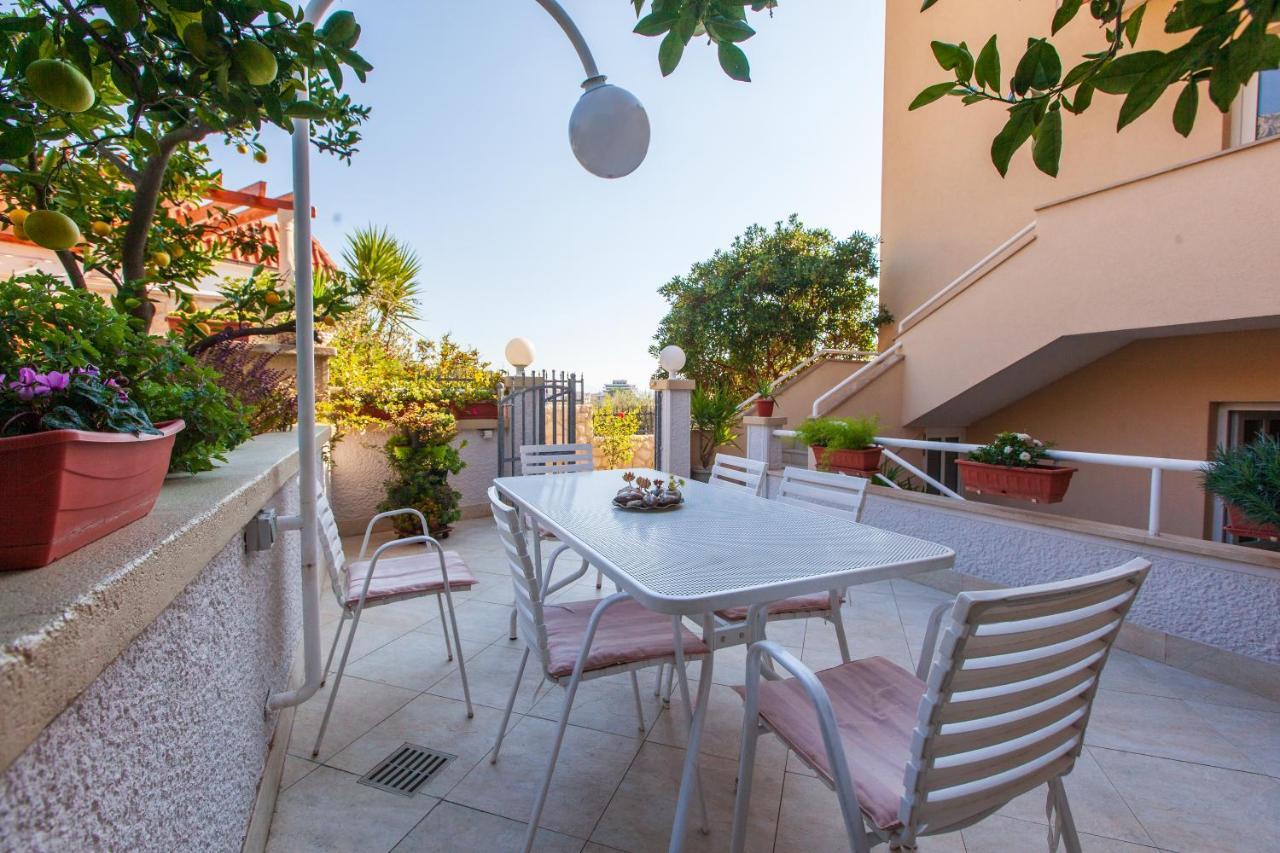 Vila Nives Podgora Exterior photo